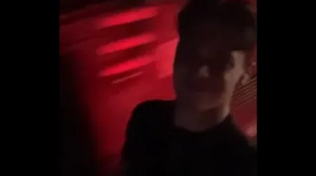 Jovem pendurou-se em carruagem do metro de Madrid. Polícia investiga