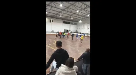 Árbitro hospitalizado após agressões num jogo de futsal sub-17