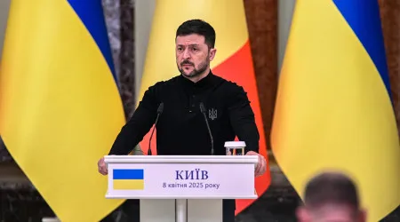 Zelensky  sugere visita de Trump para ver destruição causada por Moscovo