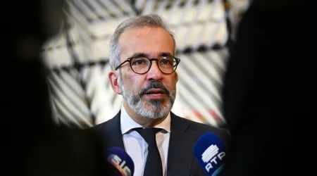Viagens para EUA? Rangel recusa "alarmismos" e apela "à desdramatização"