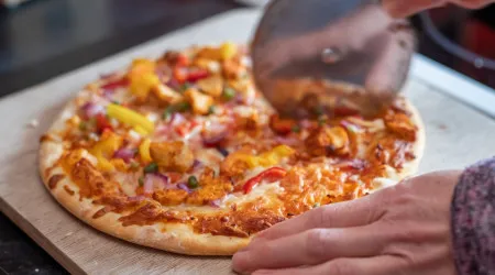 Pizza congelada mais crocante? Devia ter aprendido este truque mais cedo