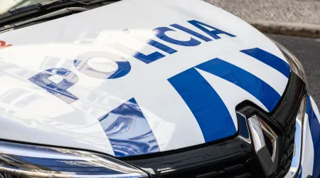 Tentou roubar roupa no valor de 500€ mas vigilante "atento" travou-a