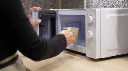 O teste que permite saber se a sua caneca pode ir ao micro-ondas