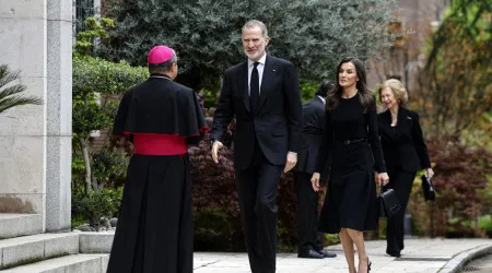Felipe VI e Letizia fazem homenagem ao Papa com sentida mensagem