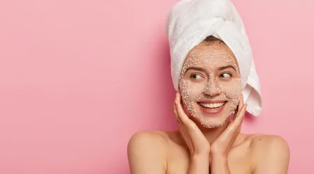 Conhece os benefícios de esfoliar o corpo? Damos-lhe cinco