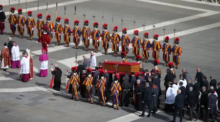 Guarda Suíça. Quem são os homens que protegem o Papa até na morte? 