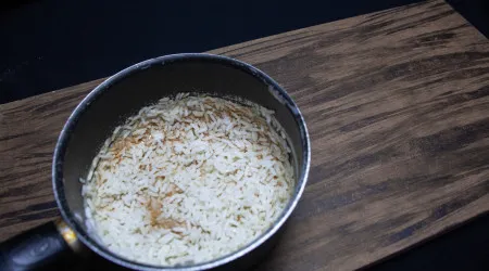 Panela queimada com arroz? Truques infalíveis para resolver a questão