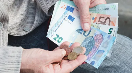Anel do papa, cláusula e mais: Os 5 temas que marcam esta 4.ª-feira