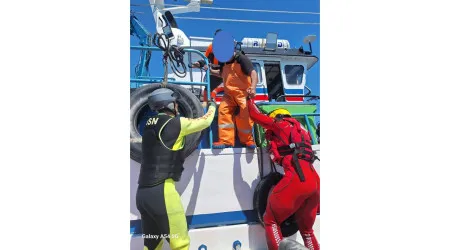Resgatado após queixas no "sistema cardiovascular" em barco de pesca