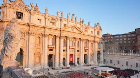 Líderes mundiais, fiéis e forte segurança: Último adeus ao Papa Francisco