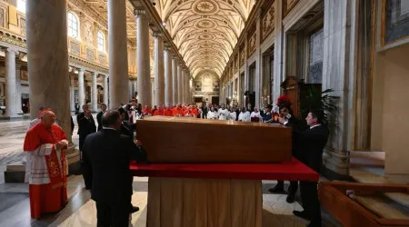 Funeral do Papa foi assumido por "pessoa anónima". Quanto terá pago?