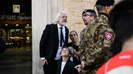 Assange e família foram a Roma despedir-se do Papa: "Gratidão"