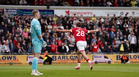 Wrexham faz história em Inglaterra e consegue terceira promoção seguida