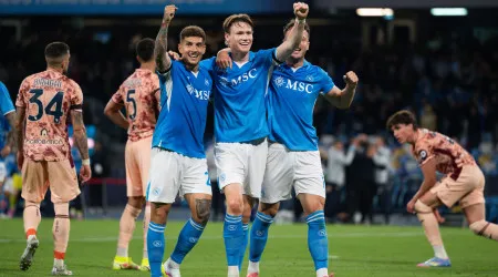 Napoli capitaliza derrota do Inter para subir à liderança da Serie A