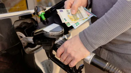 Gasolina fica mais cara hoje (e o gasóleo?). Saiba aqui onde pode poupar