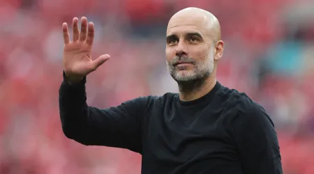 O gesto de Pep Guardiola após o Liverpool sagrar-se campeão de Inglaterra