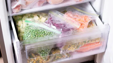E no congelador? Será que está tudo bom ou tem de deitar alimentos fora?