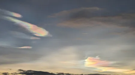 Fenómeno raro avistado nos céus de Braga. Viu nuvens iridescentes?