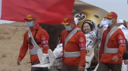 Três astronautas chineses regressam à Terra após seis meses no Espaço