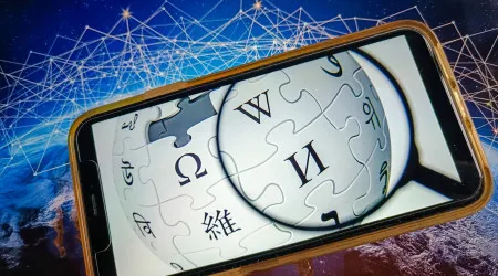 Wikipedia vai apostar em IA, mas não pretende despedir