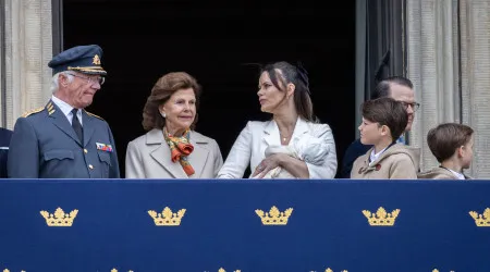 Com (quase) três meses, filha da princesa Sofia faz 1.ª aparição pública