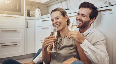 Casais que bebem juntos vivem mais tempo? Especialistas respondem