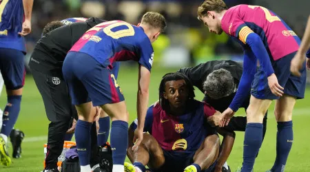 Soam os alarmes no Barcelona. Lesão coloca em risco a época de Koundé