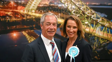 Partido de Farage elege deputado e lidera nas eleições locais britânicas