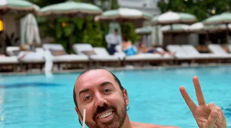 Flávio Furtado tem encontro 'escaldante' no Brasil.  "Veio alapar-se"