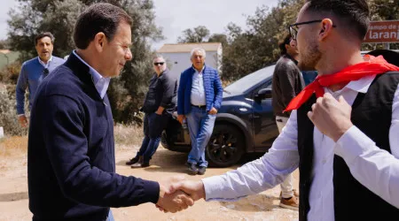 Luís Montenegro distribui beijos e abraços na Festa da Pinha no Algarve