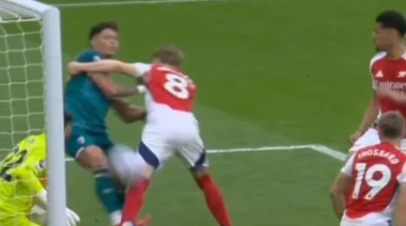 Este golo polémico de Evanilson decidiu o Arsenal-Bournemouth