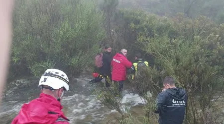 Oito pessoas resgatadas de trilho após caírem à água na Serra da Estrela