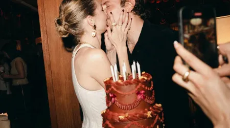 Gigi Hadid 'oficializa' relação com Bradley Cooper. O beijo apaixonado