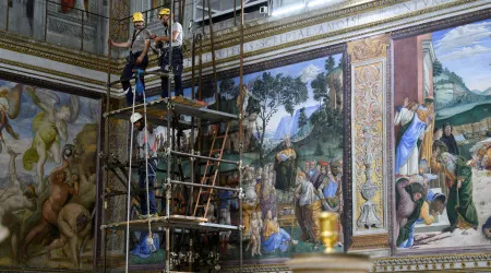Capela Sistina prepara-se para a escolha do novo Papa. Veja as imagens