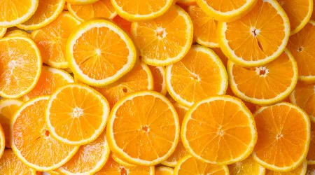 Perguntámos a uma médica: Comer laranja 'à noite mata'?