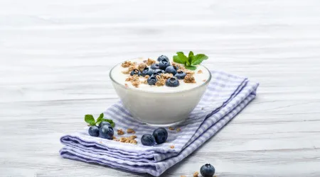 É fã de ricotta? Junte-lhe mirtilos e tem um snack perfeito