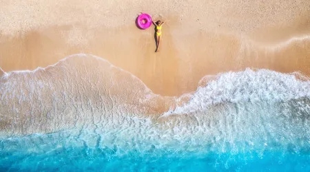 As melhores praias do mundo para visitar em 2025 (e uma fica em Portugal)