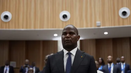 Moçambique vê relações "extraordinárias" com Portugal e afasta reparações