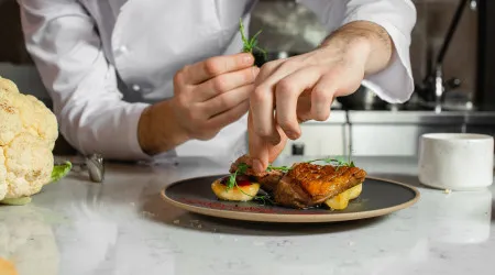 Provas de vinhos, showcookings e animação musical. Tudo num único evento!