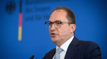ONG alemã denuncia ministro: "Declara a guerra ao Estado de Direito"