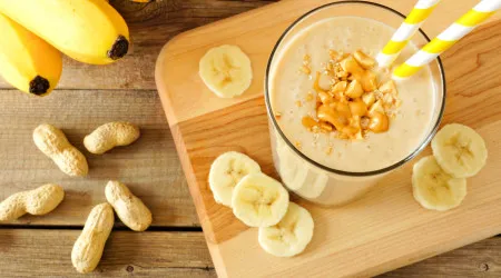 Pequeno-almoço rápido? Prove este smoothie de manteiga de amendoim