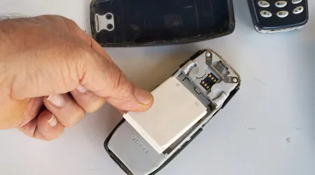 Ainda se lembra? As 5 coisas que desapareceram dos telemóveis
