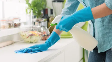 Sete superfícies da cozinha que devia limpar (e provavelmente não o faz)