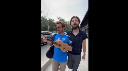 Salvador Sobral levou 'Deslocado' dos NAPA ao Uzbequistão. Veja 