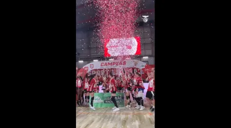 Benfica festejou desta forma o 10.º título de campeão de voleibol