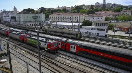 Greve suprimiu 3 em cada 4 comboios. Tarde terá perturbações pontuais