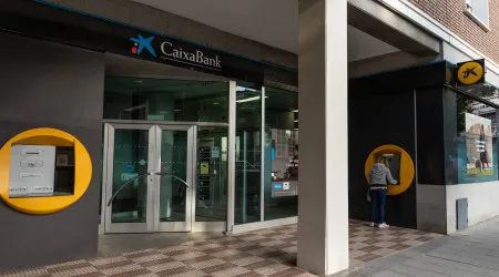 CaixaBank estará a explorar possível aquisição do Novo Banco