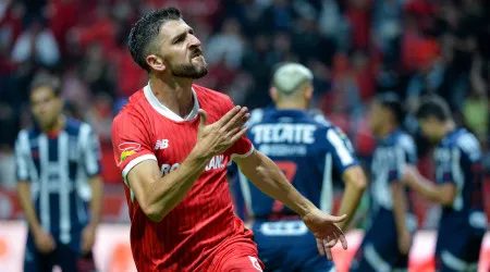Paulinho faz o 'impossível' e apura Toluca para as 'meias' dos playoffs