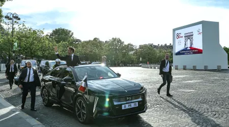 É elétrico e blindado. Conheça o novo carro do presidente de França