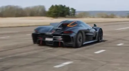 Koenigsegg Jesko Absolut chega aos 359 km/h e faz história